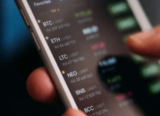 How DEXs Are Gaining Ground on CEXs in 2025 Cryptocurrency on Mobile App