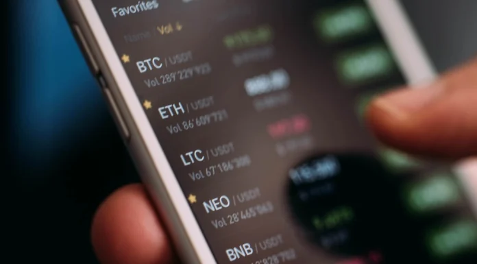 How DEXs Are Gaining Ground on CEXs in 2025 Cryptocurrency on Mobile App